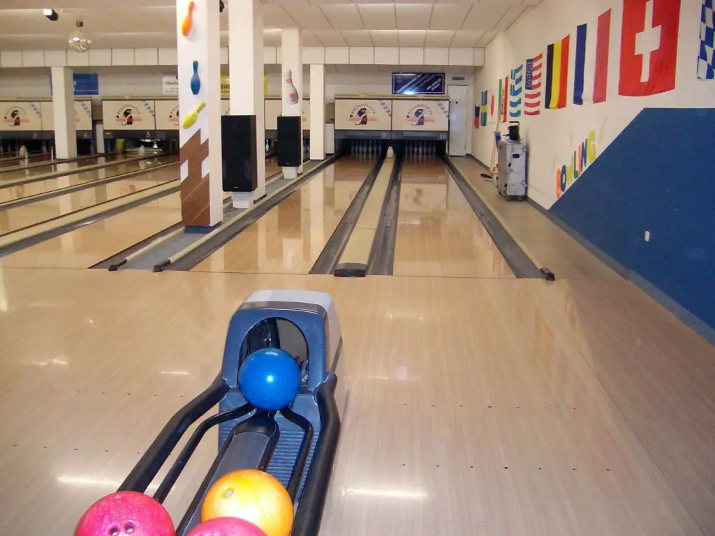 oldest bowling alleys in america