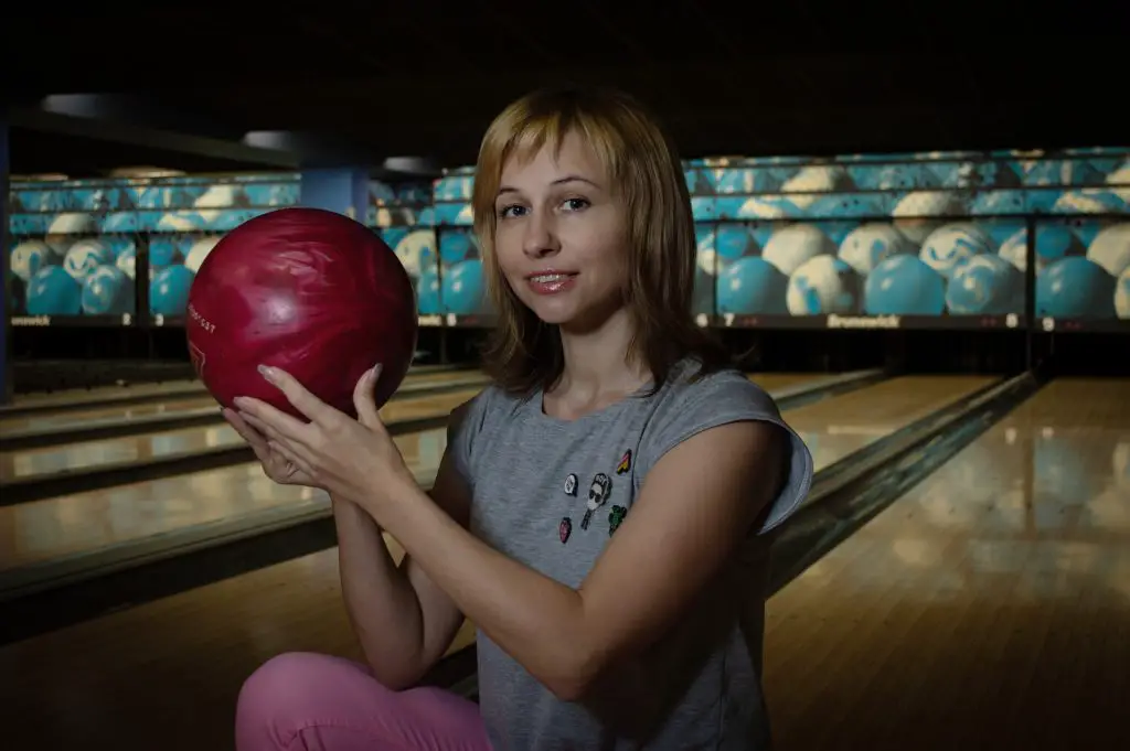 are all bowling balls the same size
