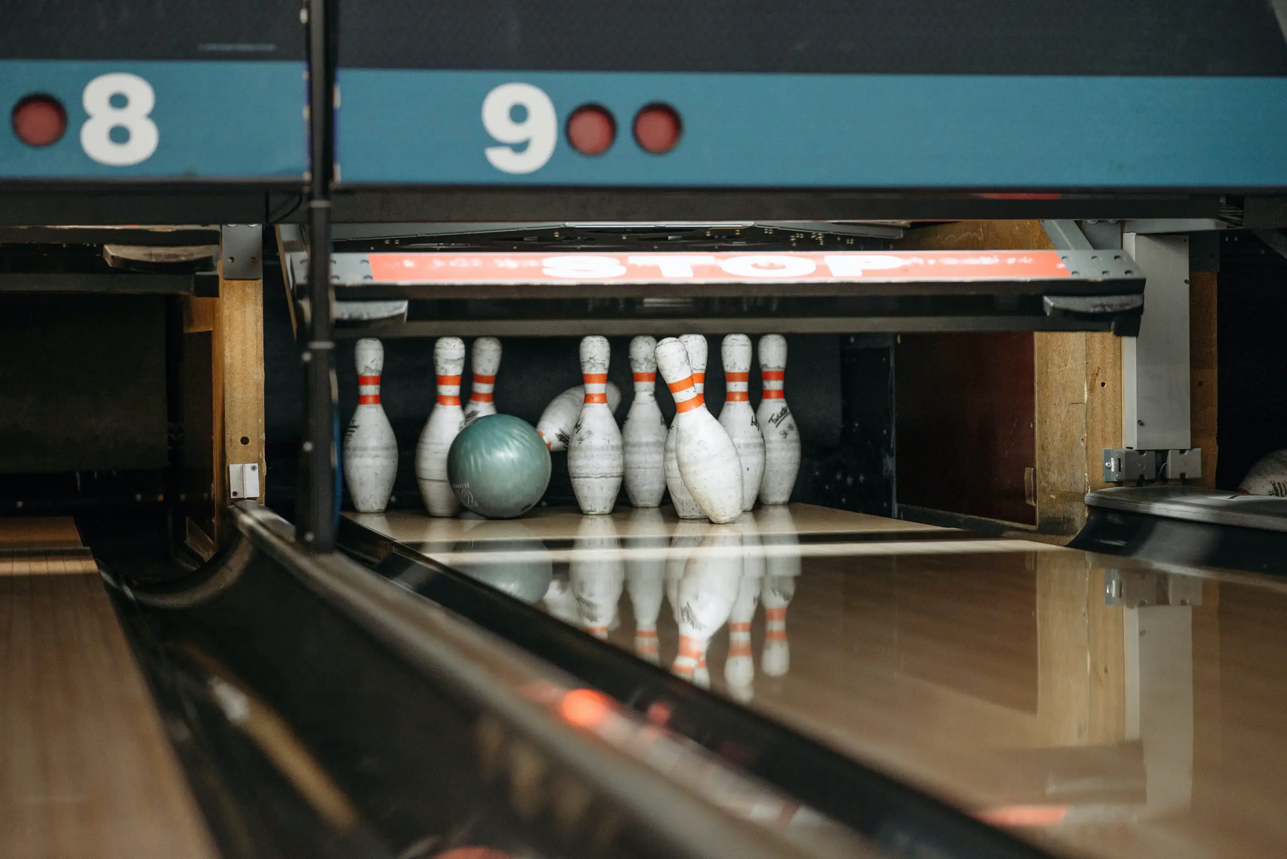 where is the world’s largest bowling alley